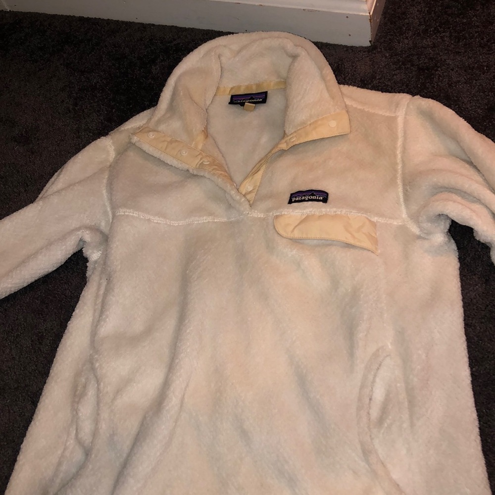 White patagonia fleece